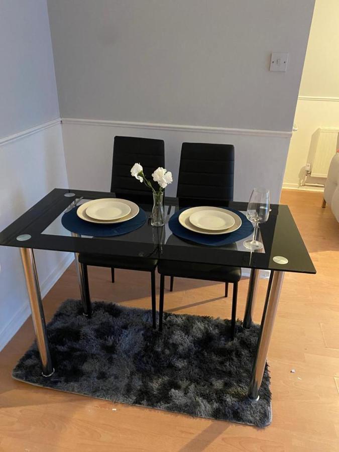 2 Bedroom Lovely Apartment In Woolwich Londres Extérieur photo